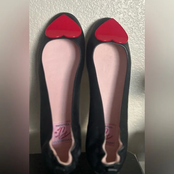 SIZE 8 Women's Black and Red Heart Flats - Picture 7 of 9